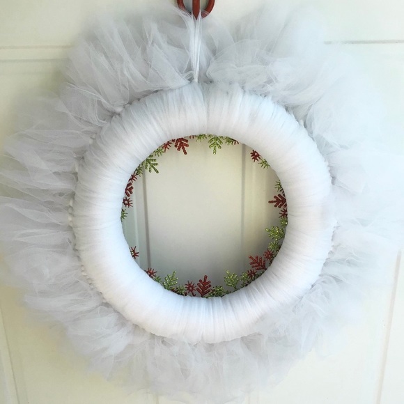 White Ethereal Tulle Glistening Snowflake Christmas Wreath - Picture 5 of 5
